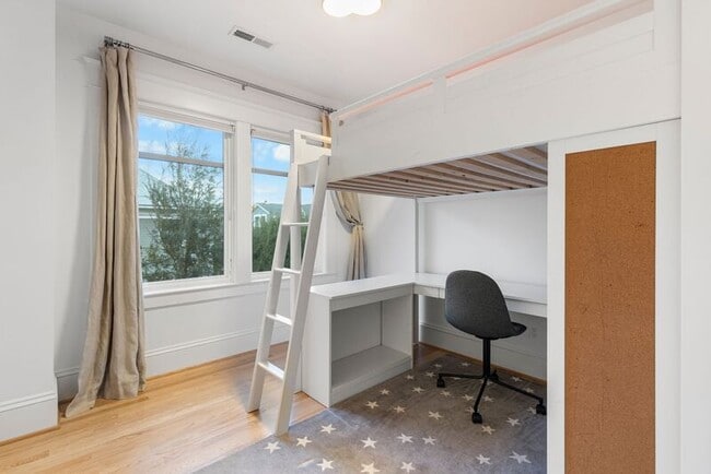 Building Photo - 1516 NW 25th Ave