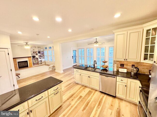 Building Photo - 15 River Oak Dr