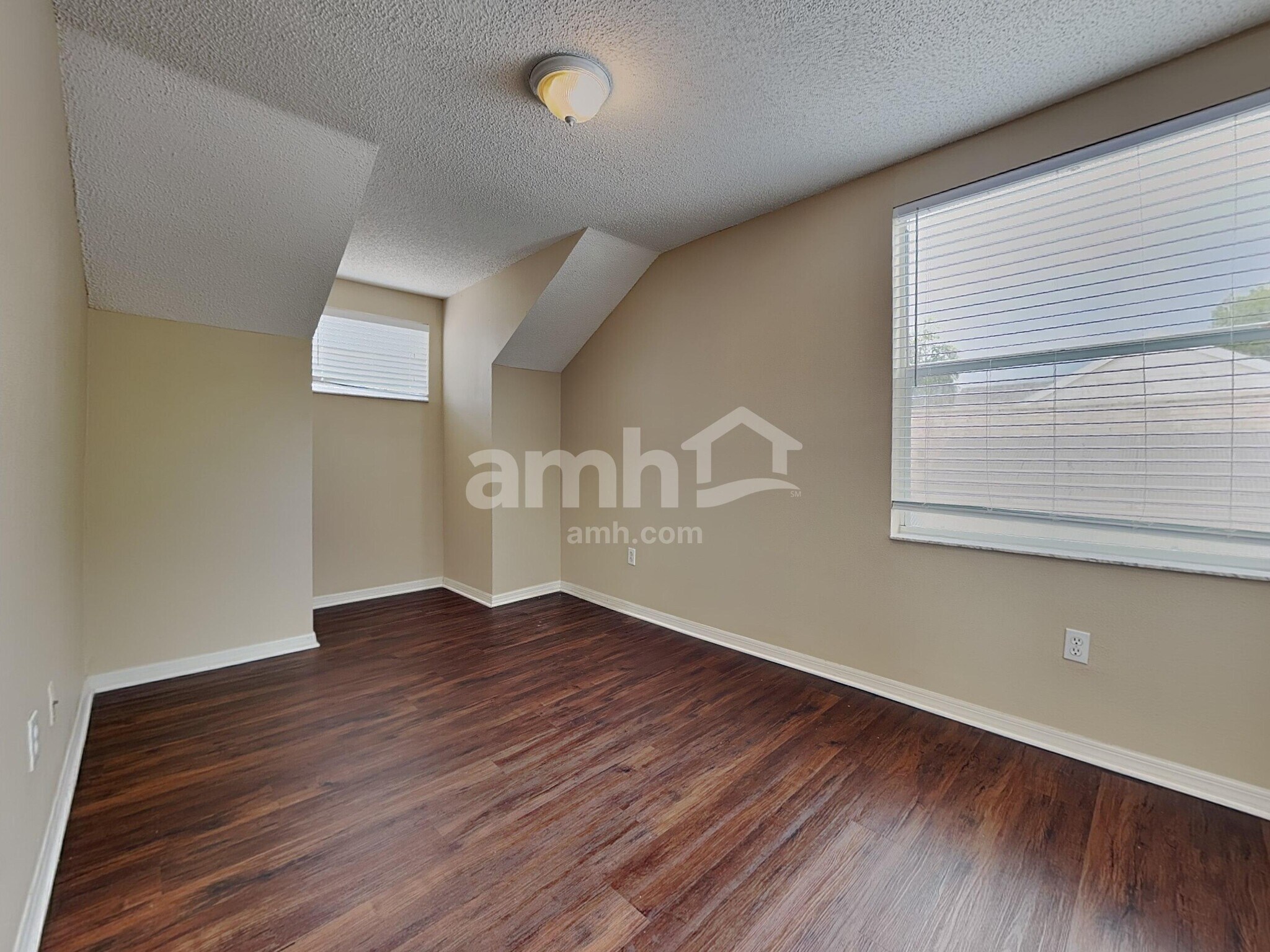 Building Photo - 28721 Seashell Ct
