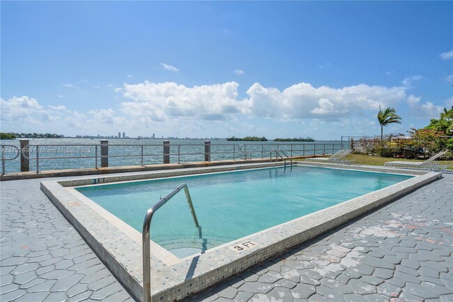 Building Photo - 7899 NE Bayshore Ct