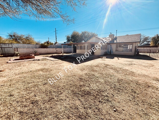 Building Photo - 3707 E Glenn St