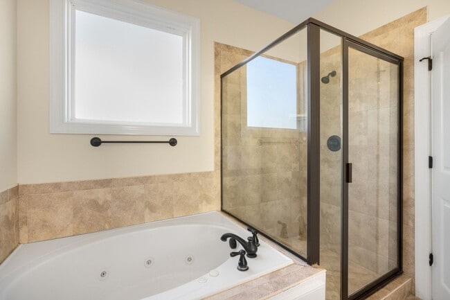 Building Photo - 2508 Chelsea Dr NW