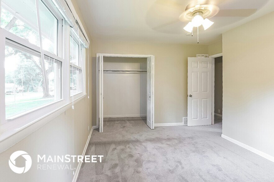 Building Photo - 12500 E 54th Terrace