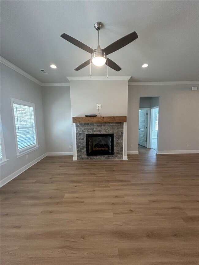 Building Photo - 2304 Salmon St