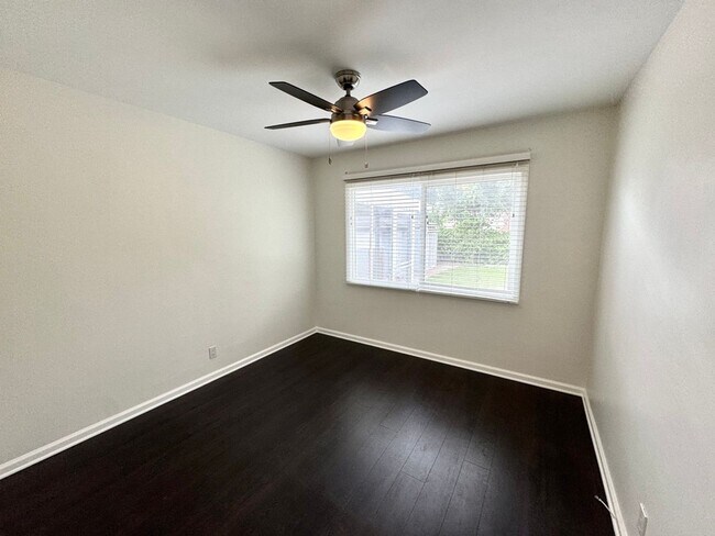 Building Photo - Fabulous 3 bedroom 1 bathroom updated home