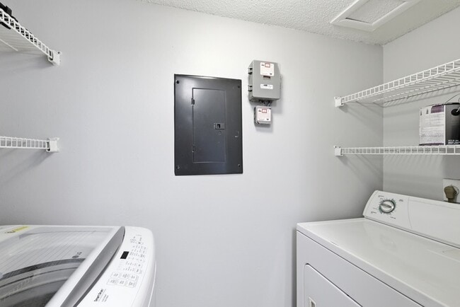 Building Photo - 1229 Bermuda Lakes Ln