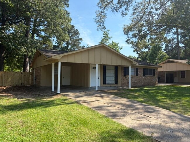 Building Photo - Beautiful Southern Hills 3 Bedroom Home