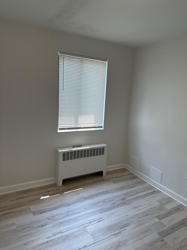 Building Photo - 2 Bed 1 Bath SW DC