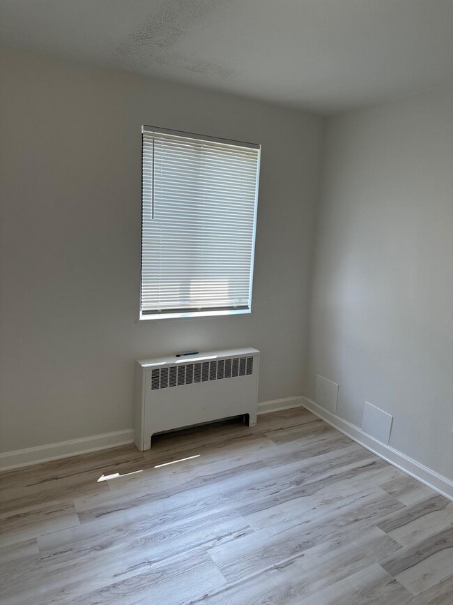 Building Photo - 3 Bed 1 Bath SW DC