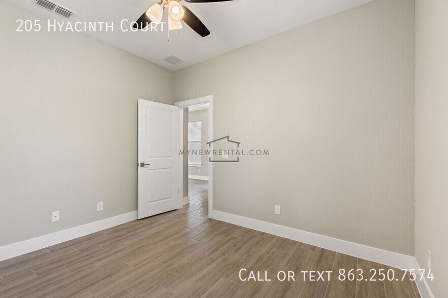 Building Photo - 205 Hyacinth Ct