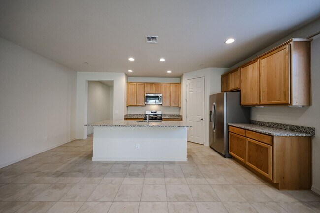 Building Photo - 4 Bedroom + Den in Foothills at Northpointe