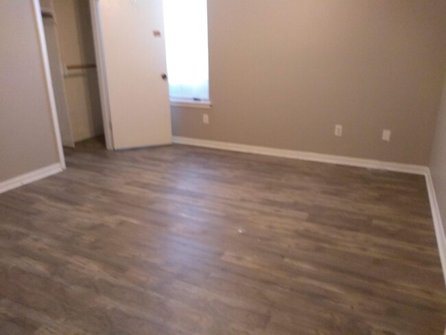 Building Photo - 517 Melton Dr