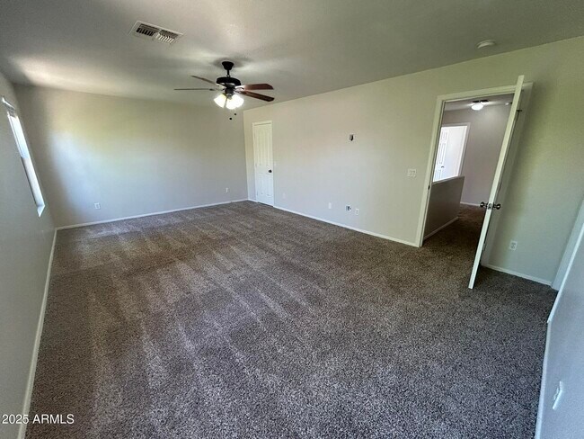 Building Photo - 2274 E Hazeltine Way