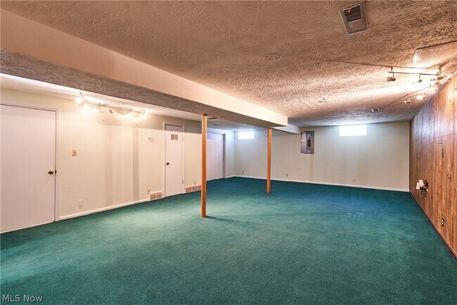 Building Photo - 1056 Endicott Dr