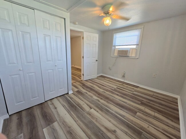 Building Photo - Cute 1 bed/ 1 bath Duplex Available now in...
