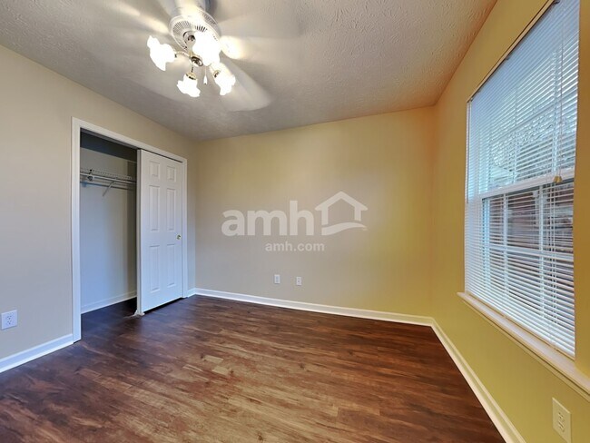 Building Photo - 542 Kennard Ln