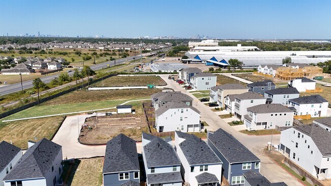 Building Photo - 3022 La Latina Dr