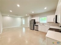 Building Photo - 611 E Martindale St