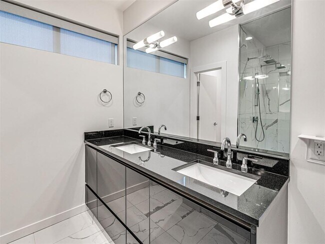 Building Photo - 825 NW 6th St