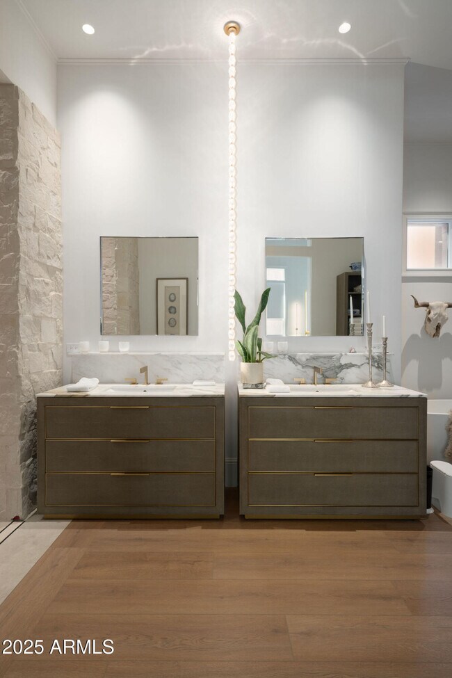 Building Photo - 50 W Palm Ln