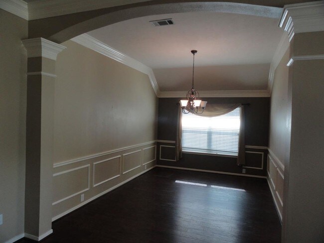 Building Photo - 6310 Canyon Chase Dr