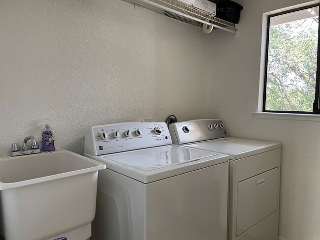 Building Photo - 3 bedroom, 2 bath remodeled home in Lake Wildwood, Penn Valley, CA 95946