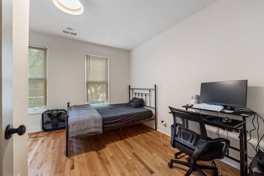 Building Photo - 1015 Garnett Pl