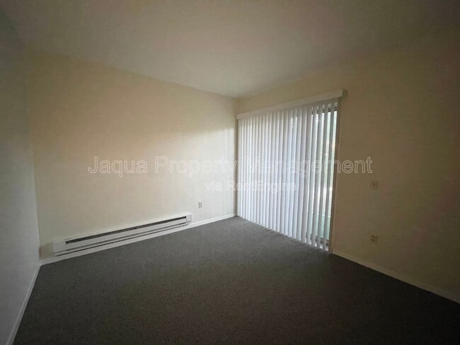 Building Photo - 722 W Kilgore Rd