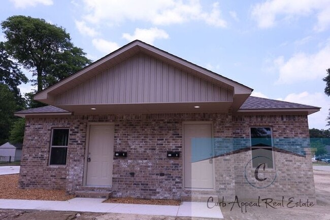 Primary Photo - Move in special $650!! Luxury 2 bed, 1 bath duplex - new construction!! Washer and dryer and util...