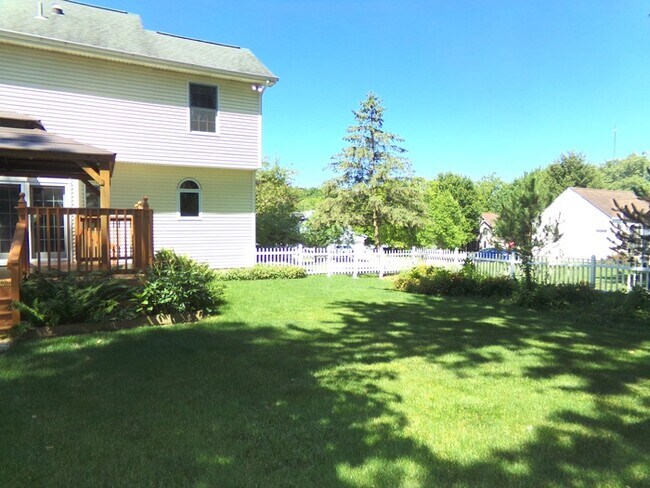 Building Photo - Beautiful 3 Bed 3.5 Bath Xenia Home!