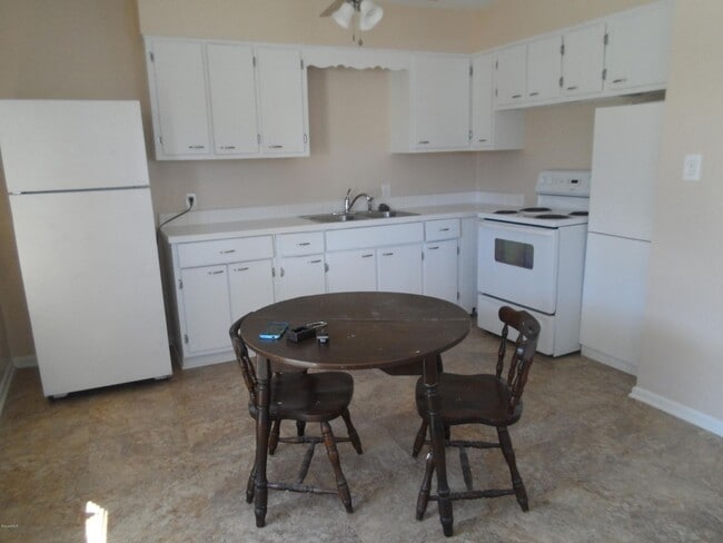 Building Photo - 145 E Alachua Ln