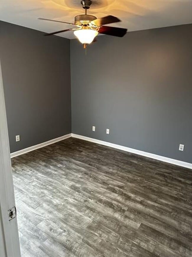 Building Photo - MOVE IN READY!