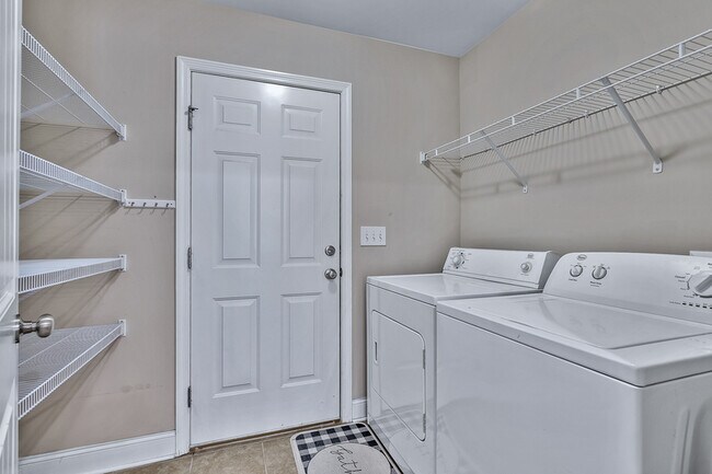 Building Photo - 6907 Breyerton Way SE