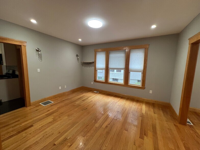 Building Photo - 152 Winchester St