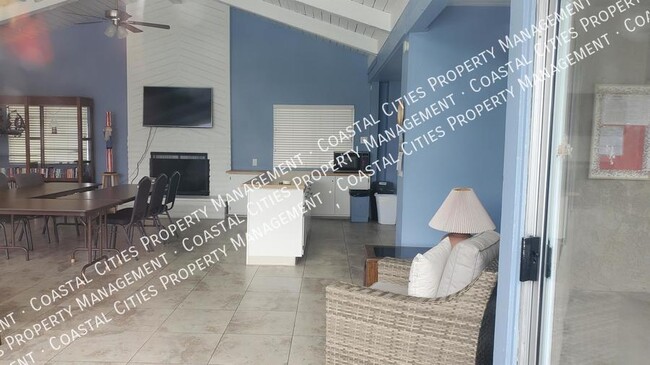 Building Photo - 1696 Carmel Cir E