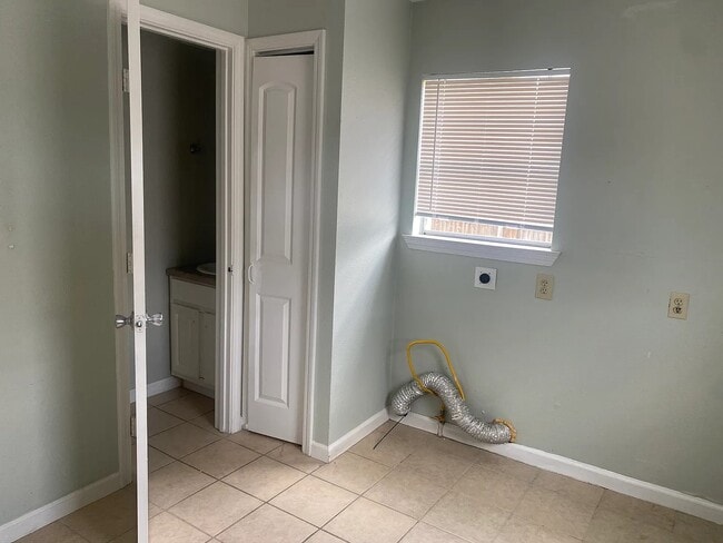 Building Photo - 7813 Pruitt Dr