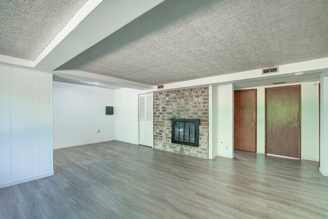 Building Photo - 5Bd/3Ba Edmonds House