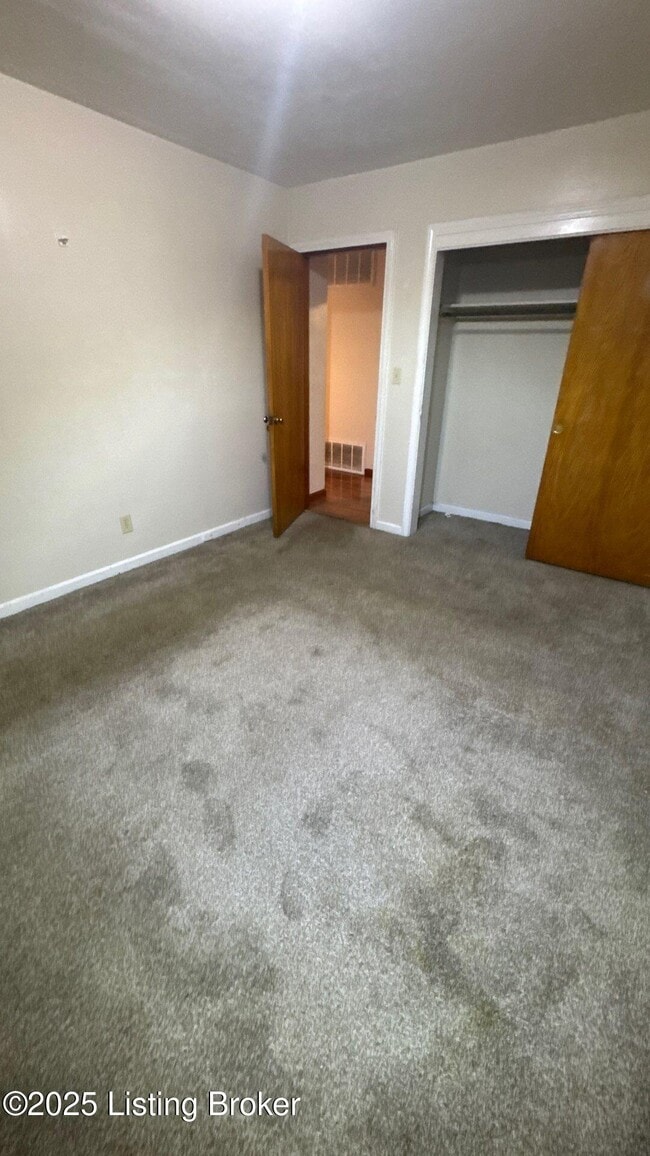 Building Photo - 6001 Applegate Ln