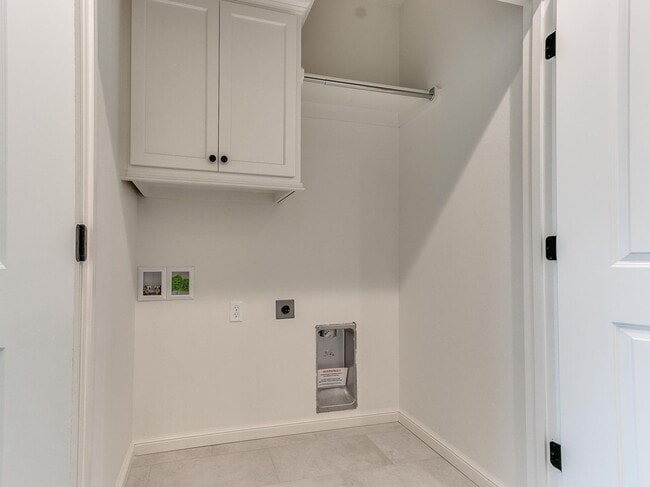 Building Photo - Luxury, Zero Maintenance Living Edmond Tow...