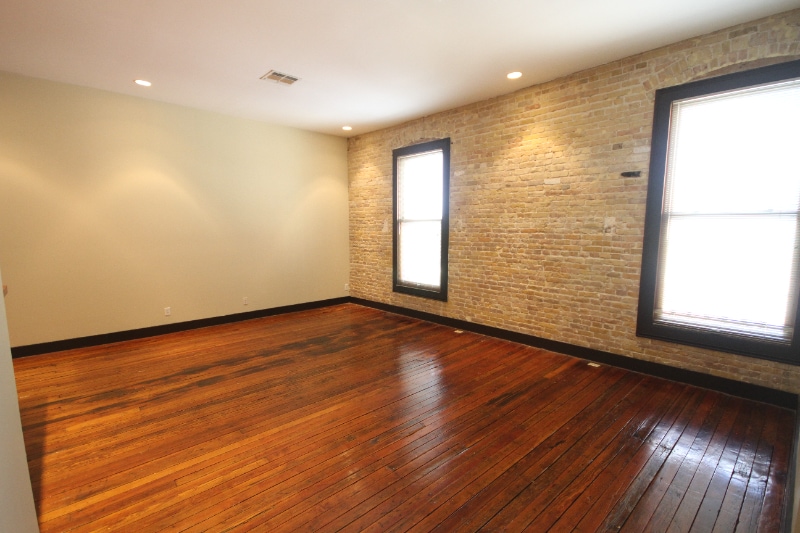 Building Photo - 319 S Flores St