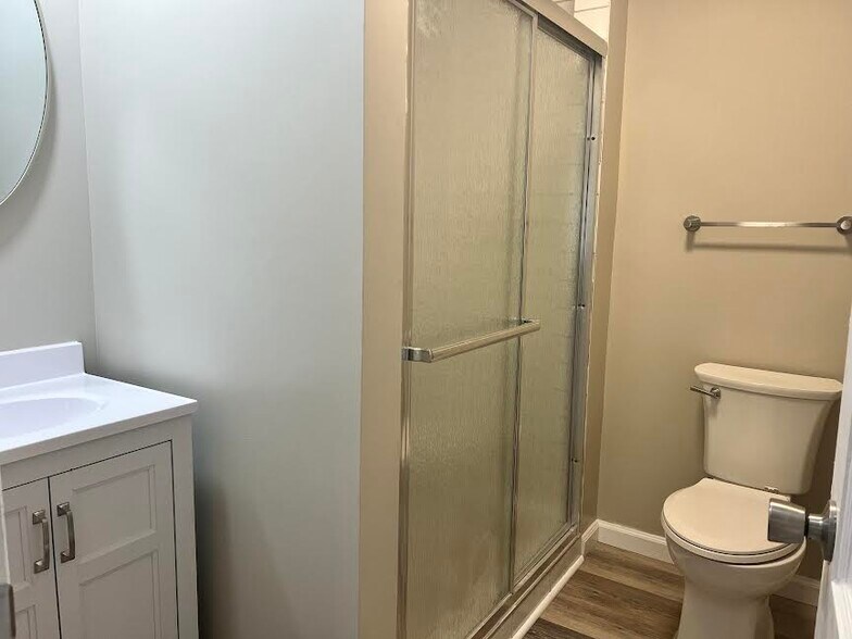 Full Bathroom - 381 Big Hill Rd