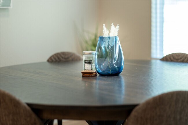 Building Photo - 10332 Rainbow Cove Ln