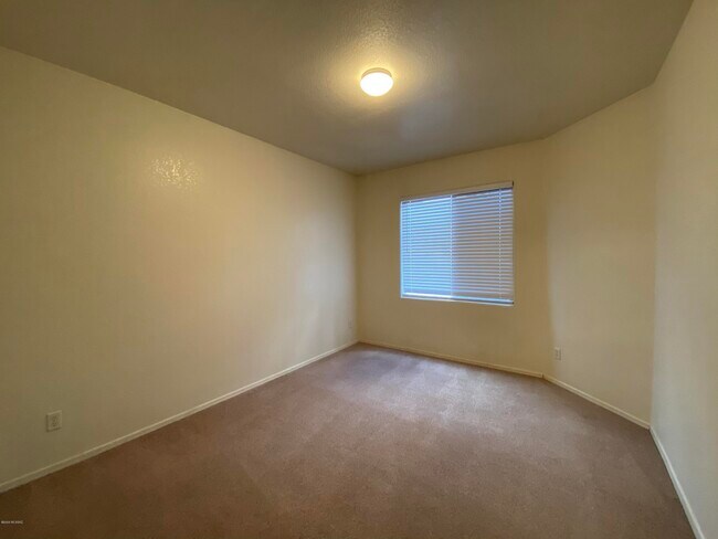 Building Photo - 1251 E Weimer Cir