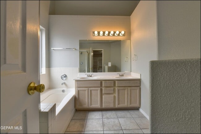 Building Photo - 7089 Black Ridge Dr