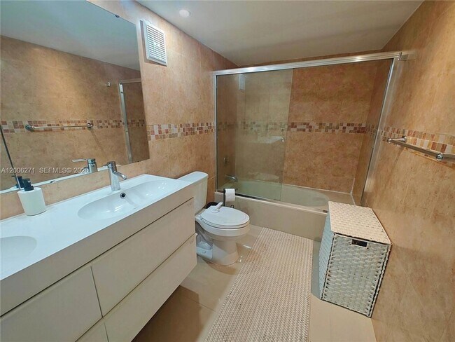 Building Photo - 16300 Golf Club Rd