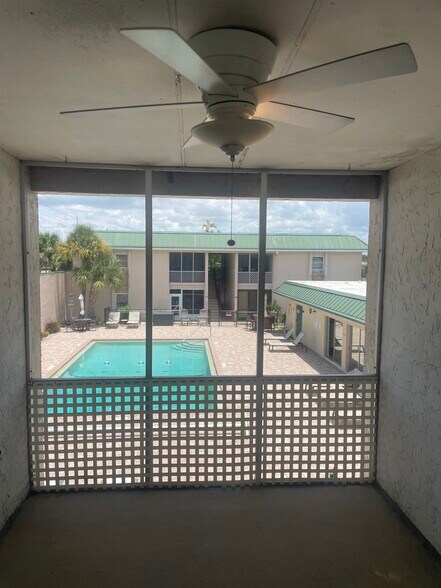 Building Photo - 3907 Del Prado Blvd S