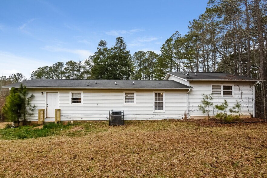 Building Photo - 3996 King Dr
