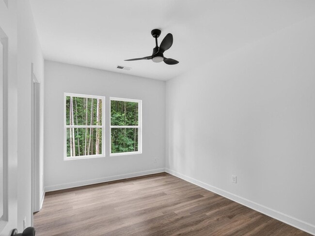 Building Photo - 417 8th St Dr SW