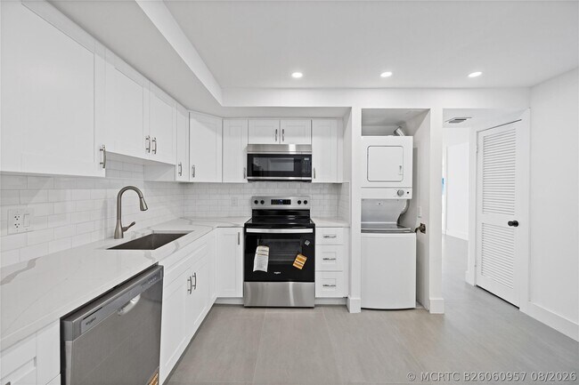 Building Photo - 1360 S Ocean Blvd