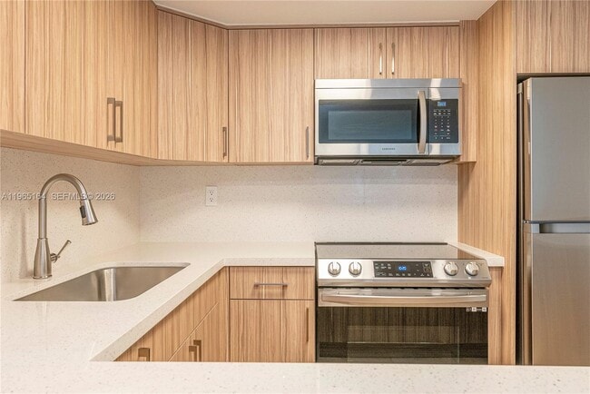 Building Photo - 995 SW 84th Ave